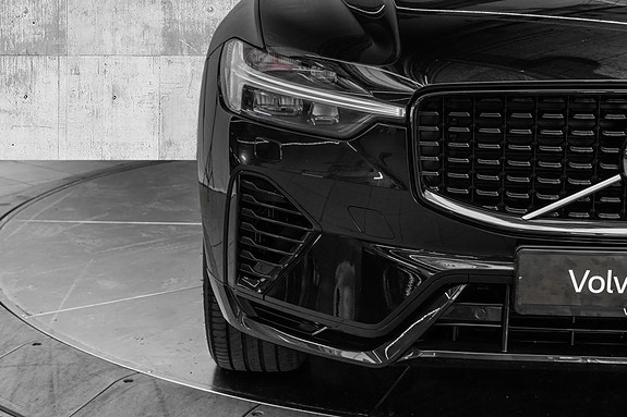 Volvo XC60 2 of 30
