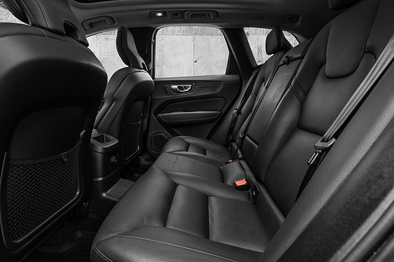 Volvo XC60 15 of 30