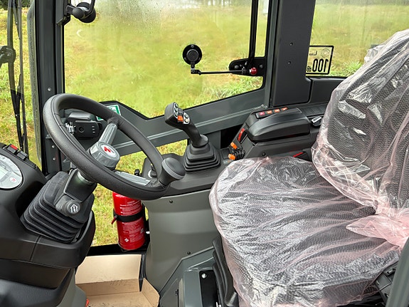 Weidemann 1390 plus/Brøyte klar/3/4 funksjon/AC,Stor pumpe/SMS 9 of 13