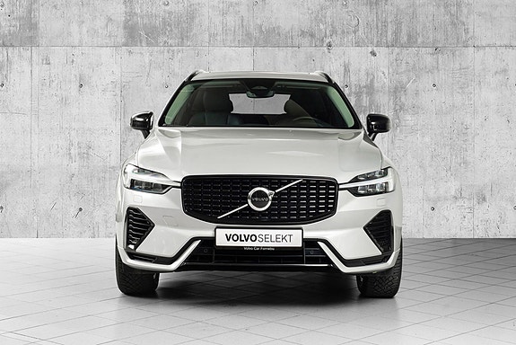 Volvo XC60 2 of 30