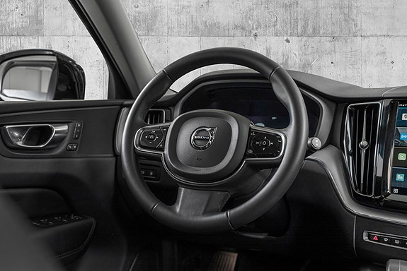 Volvo XC60 14 of 30
