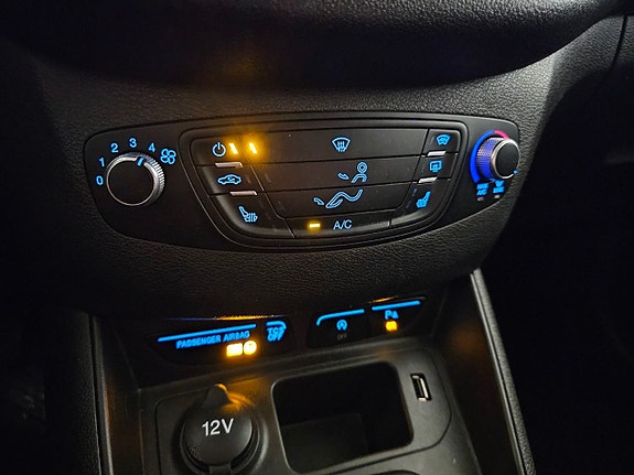 Ford Transit Courier 18 of 29