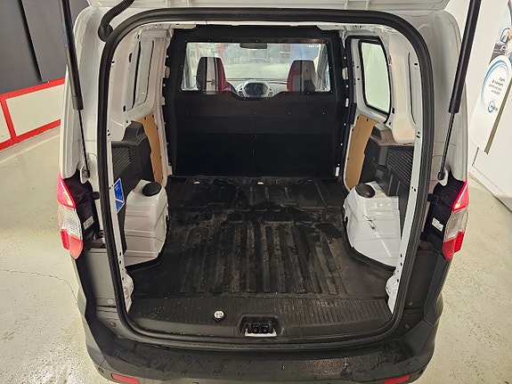 Ford Transit Courier 10 of 29