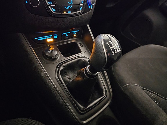 Ford Transit Courier 19 of 29