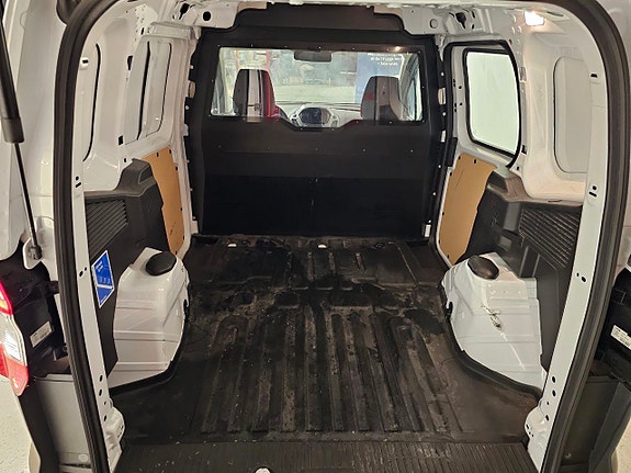 Ford Transit Courier 9 of 29