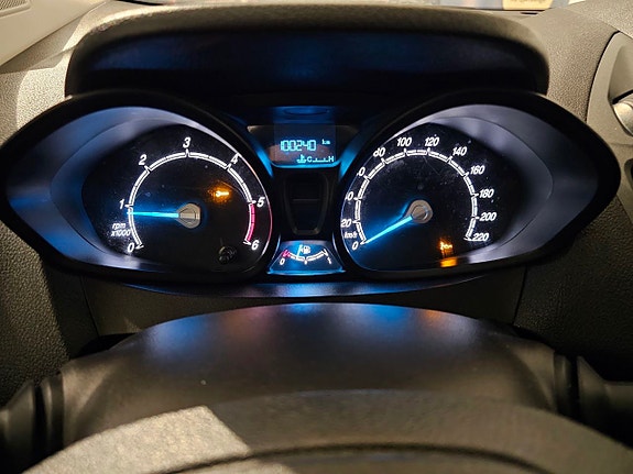 Ford Transit Courier 15 of 29