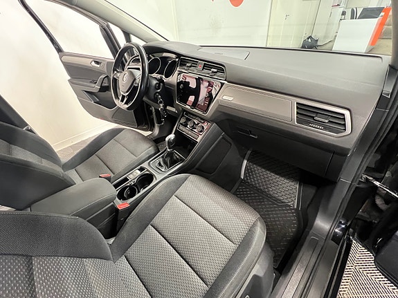 Volkswagen Touran 17 of 30
