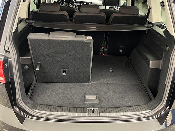 Volkswagen Touran 8 of 30