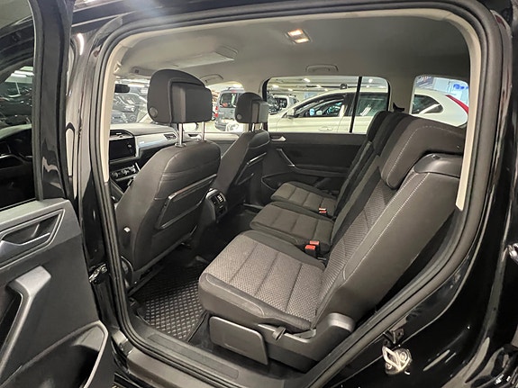 Volkswagen Touran 21 of 30
