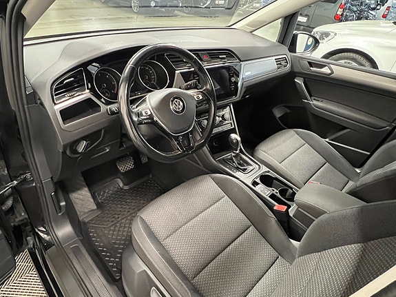 Volkswagen Touran 23 of 30