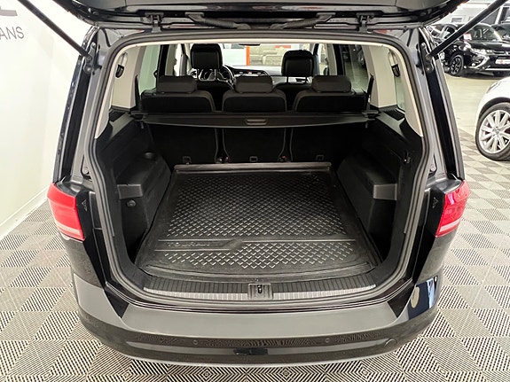 Volkswagen Touran 7 of 30