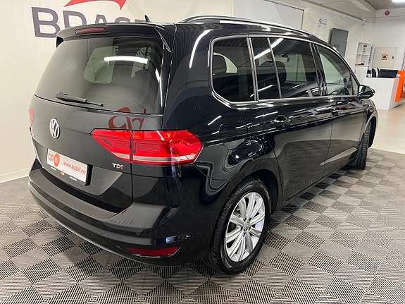 Volkswagen Touran 4 of 30