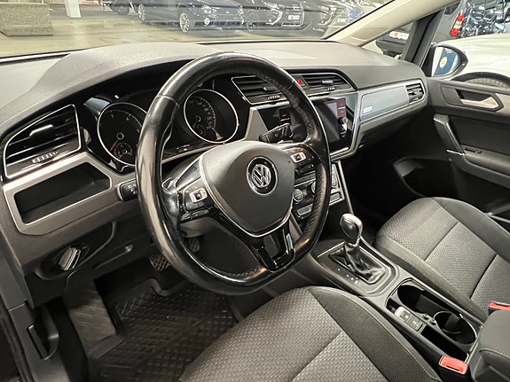 Volkswagen Touran 27 of 30