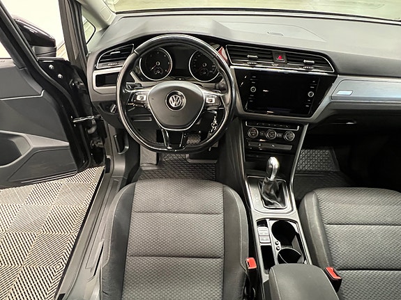 Volkswagen Touran 26 of 30