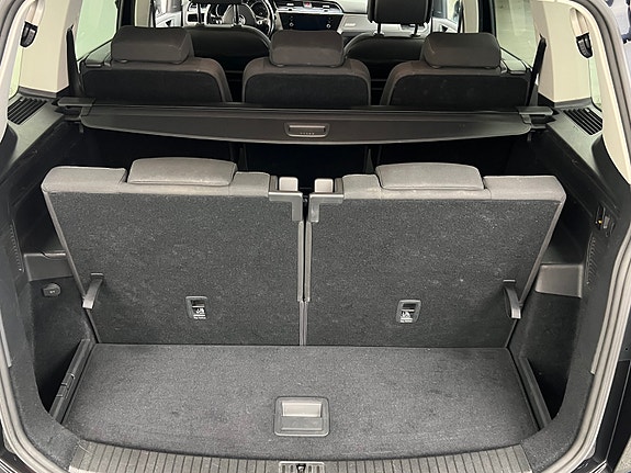 Volkswagen Touran 9 of 30