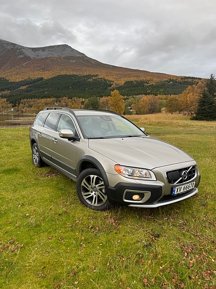 Volvo XC70 2 of 24