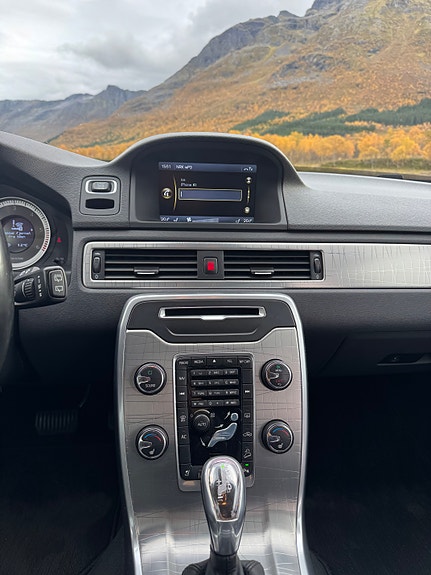 Volvo XC70 11 of 24