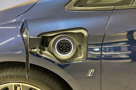BMW 225xe 9 of 19