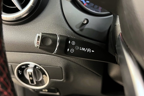 Mercedes-Benz CLA220 13 of 21