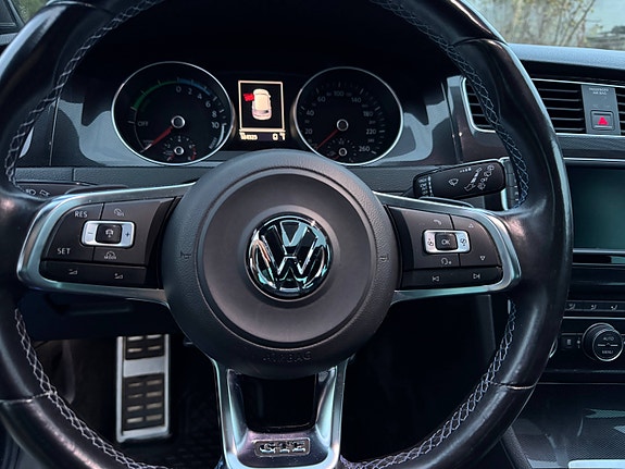 Volkswagen Golf VII 8 of 14