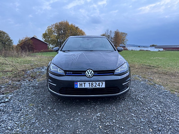 Volkswagen Golf VII 2 of 14