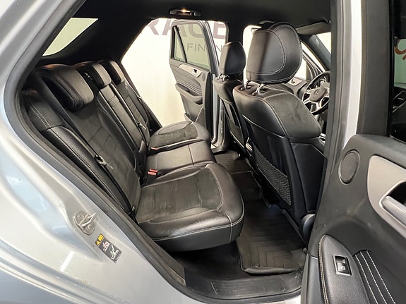 Mercedes-Benz ML250 18 of 30