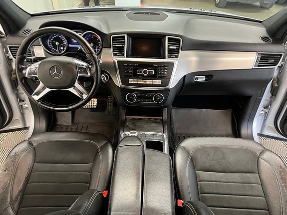 Mercedes-Benz ML250 24 of 30