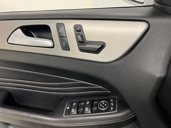 Mercedes-Benz ML250 25 of 30