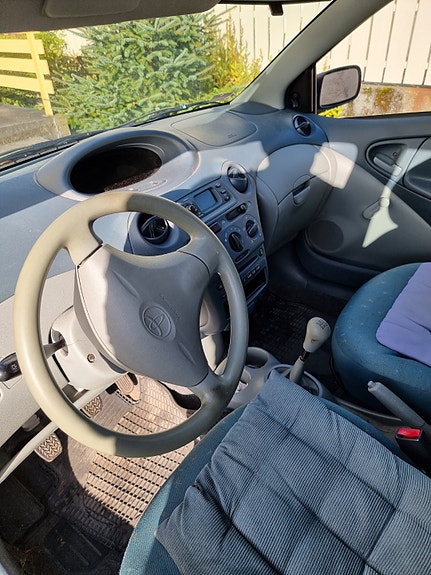 Toyota Yaris 8 of 8
