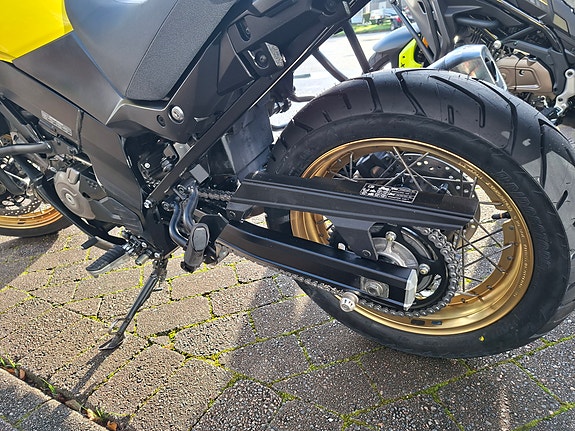 Suzuki DL 650 V-Strom XT 16 of 30