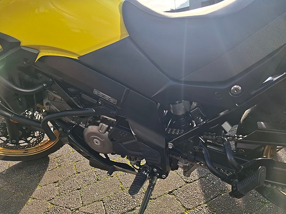 Suzuki DL 650 V-Strom XT 17 of 30
