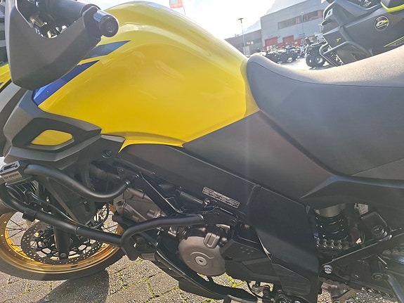 Suzuki DL 650 V-Strom XT 18 of 30
