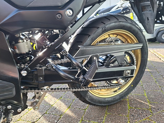 Suzuki DL 650 V-Strom XT 23 of 30