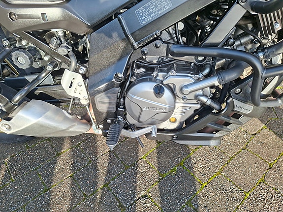 Suzuki DL 650 V-Strom XT 10 of 30
