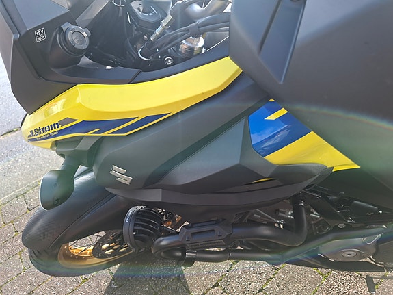 Suzuki DL 650 V-Strom XT 20 of 30