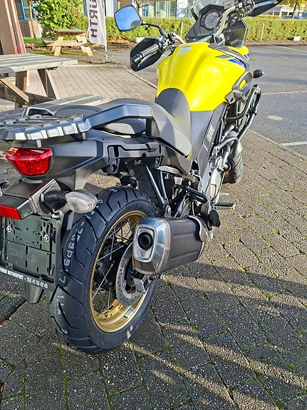 Suzuki DL 650 V-Strom XT 25 of 30