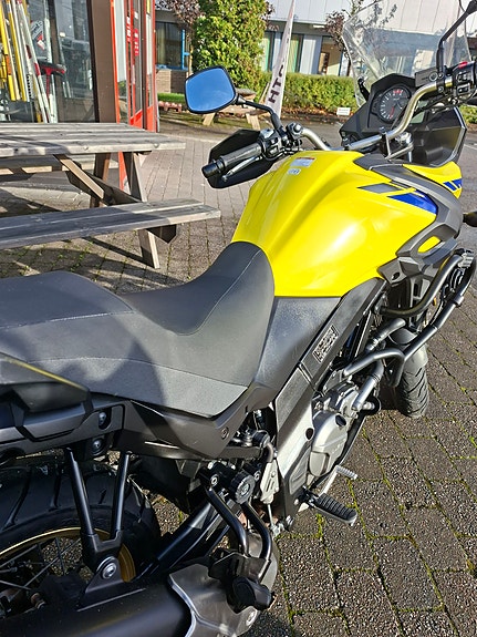 Suzuki DL 650 V-Strom XT 27 of 30