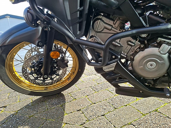 Suzuki DL 650 V-Strom XT 24 of 30