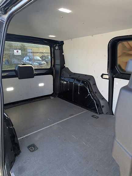 Volkswagen Caddy Maxi 3 of 7