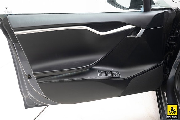 Tesla Model S 7 of 30