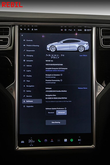 Tesla Model S 16 of 28