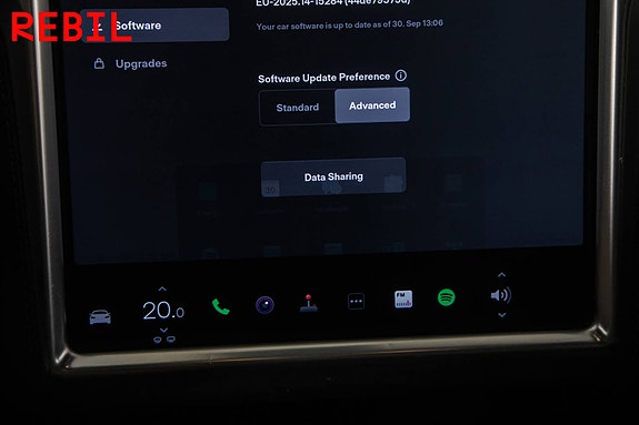 Tesla Model S 20 of 28