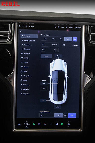 Tesla Model S 17 of 28
