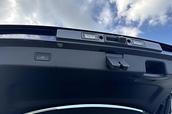 Ford Explorer 20 of 30