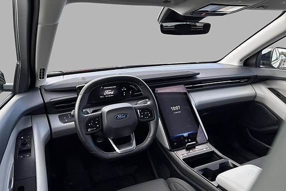 Ford Explorer 10 of 30