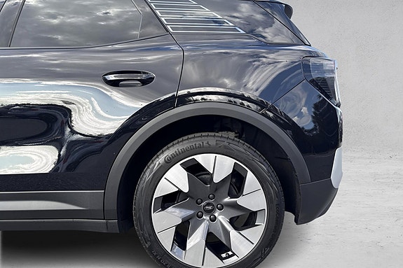 Ford Explorer 21 of 30