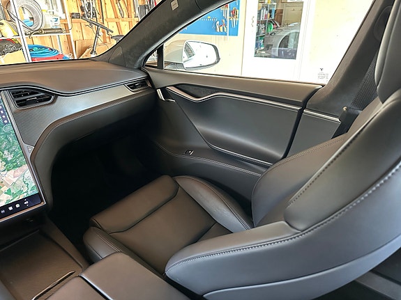 Tesla Model S 28 of 30