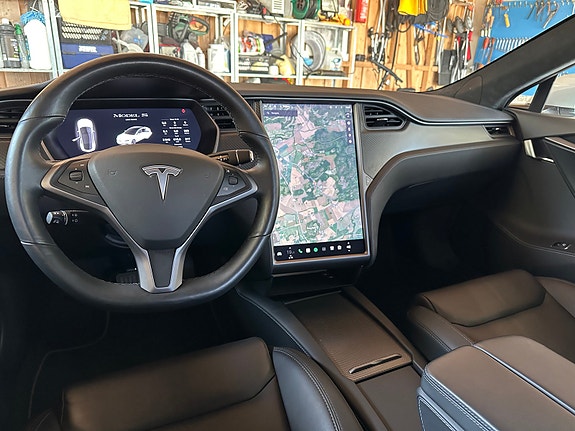 Tesla Model S 26 of 30