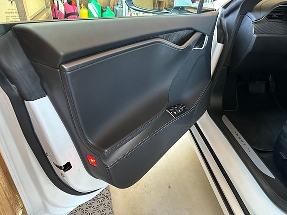 Tesla Model S 14 of 30