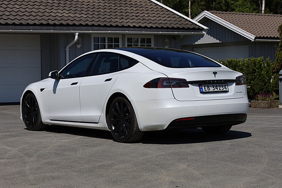 Tesla Model S 7 of 30